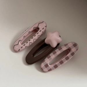 Three-piece hair clip set featuring pink heart patterns and star decoration details