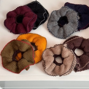Set di elastici per capelli in maglia in 8 colori autunnali con bordi decorativi