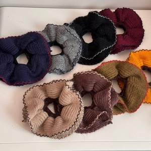 Set di 8 elastici per capelli in maglia in colori autunnali con bordi a contrasto