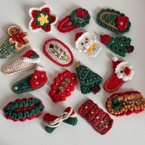 Lot de barrettes de Noël au crochet fait main avec motifs Père Noël et renne sur blanc