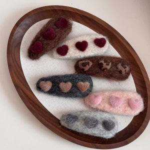 Set of 6 plush heart-shaped hair clips in autumn winter colors like beige and brown