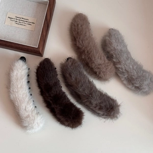 Set di fermagli a banana in peluche in cinque colori neutri, accessori autunno inverno