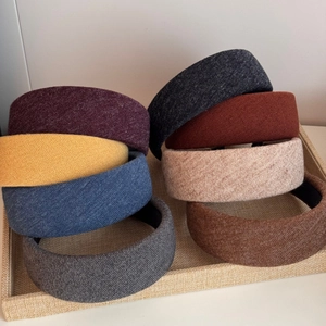 Detailed collection of wide knitted sponge headbands in eight trendy Morandi colors