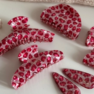 Pink leopard print heart pattern claw clip set for women with elegant French style