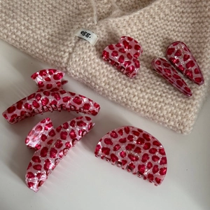 Pink leopard acetate hair claw clip set featuring a shark clip and heart hairpins