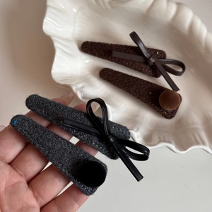 Velvet and leather bow hair clips set with pompons for women autumn and winter accessories