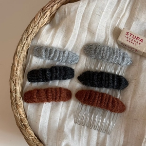 Chic knit hair comb set in grey, black, and caramel brown for autumn and winter hairstyles