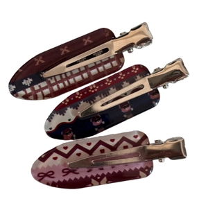 Three-piece checkered hair clip set with cartoon bear and heart patterns for girls