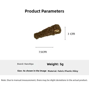 Vue détaillée d'une pince à cheveux en peluche marron avec dimensions de 7,5 cm