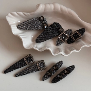 8-piece black tweed hair clip set with sparkling rhinestone hearts and shell tray
