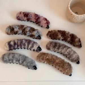 Set di 7 fermagli a banana in peluche per autunno e inverno in colori assortiti