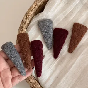 Handmade Cable Knit Triangle BB Hair Clip For Women Retro Striped Woolen Yarn Side Clip Autumn Winter Hair Accessories