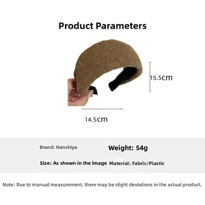 Détail du serre-tête en peluche marron avec dimensions 14,5x15,5 cm et poids de 54g