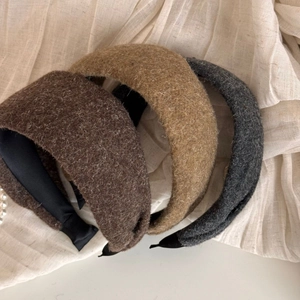 Serre-tête large en peluche aux tons terreux chauds avec texture mohair de qualité