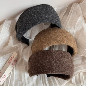Serre-têtes épais en peluche gris camel et marron pour un effet de volume de cheveux