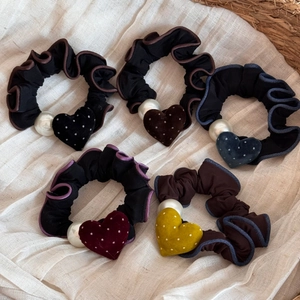 Set di elastici per capelli retrò con cuore, perla e pizzo a balze in cinque colori