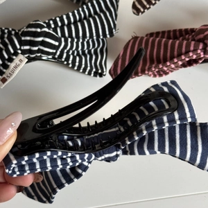 Detailed macro view of striped fabric bow hair clips with anti-slip grip teeth