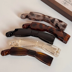 Lot de barrettes banane noeud en résine minimaliste en finitions noir et écaille