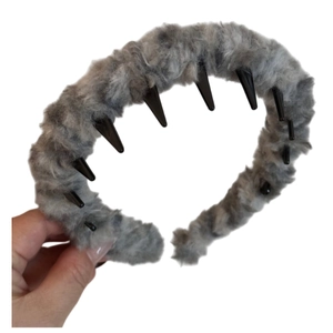 Chic grey plush headband with non-slip inner teeth for a high cranial top hairstyle