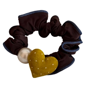 Elastico per capelli marrone con cuore di velluto giallo e perla decorativa chic