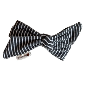 Minimalist striped fabric bow hair clip featuring a classic black and white knitted texture