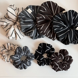 Chouchous rayés surdimensionnés en plusieurs couleurs avec tricot fait main et style rétro