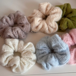 Set di elastici per capelli in maglia morbida in sei colori pastello tra cui il viola