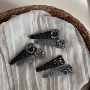 Lot de barrettes en peluche grise avec strass en forme de cœur et de nœud pour l'hiver