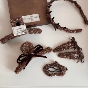 Ensemble d'accessoires cheveux en tweed marron avec nœuds et pince à griffes