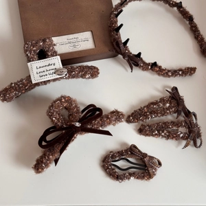 Ensemble d'accessoires cheveux en peluche marron avec pinces nœuds et bandeau doux