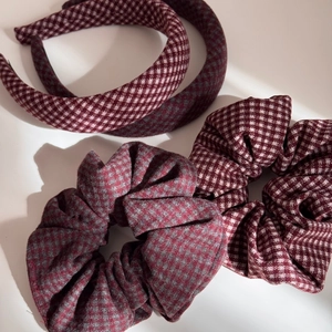 Detailed set of 4 houndstooth headbands and hair scrunchies in red and grey fabric