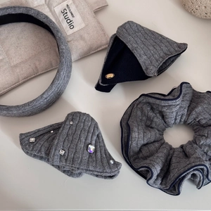 Gray knitted hair accessory set including headband, scrunchie and rhinestone clips