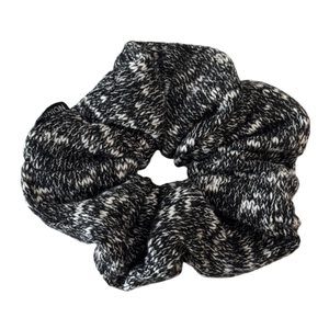 Oversized knitted black and white scrunchie with fashion label for autumn hairstyles
