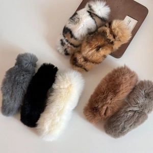 Barrettes élégantes en peluche de fausse fourrure en plusieurs coloris et motifs