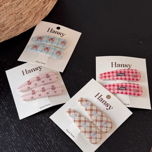 Lot de 8 jolies barrettes à cheveux ours de dessins animés sur fond de bois noir
