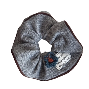 Retro knit leopard print scrunchie with blue flower detail and woven dreamer tag