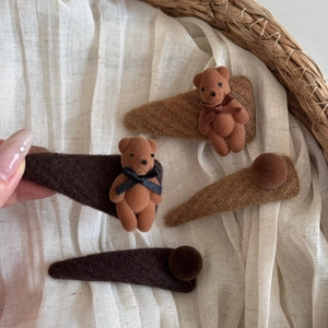 Set of retro velvet bear hair clips and plush ball snap pins for autumn and winter