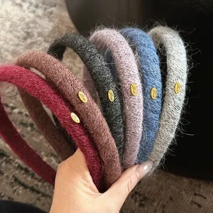 Serre-tête en Tricot de Mohair d'Hiver pour Femmes Avec Étiquette Love en Métal Doré Accessoires de Cheveux d'Automne