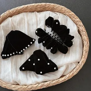 Elegant Black Velvet Artificial Pearl Hair Claw Clip French Vintage Triangle Banana Clip For Women Autumn Winter Hair Accessories
