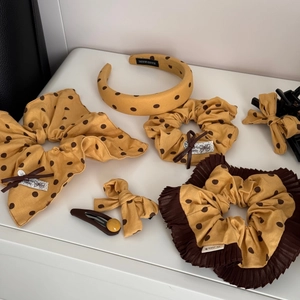 Coffret accessoires cheveux à pois jaune moutarde avec chouchous et serre-tête
