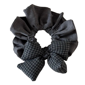 Chouchou gris à carreaux avec nœud élégant en tissu élastique pour les cheveux