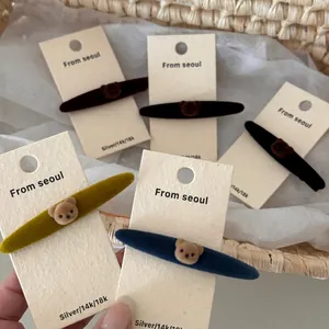 Juego de cinco bonitas pinzas para el pelo con ositos de terciopelo de varios colores