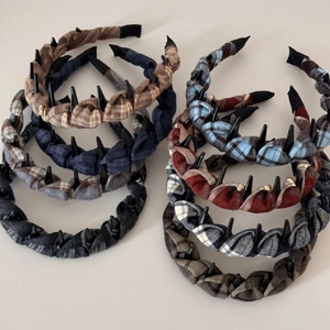 Detail showing checkered fabric weave and anti-slip teeth on British style headbands
