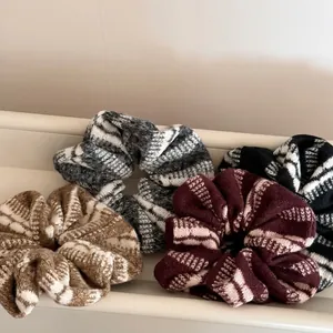 Chouchous en Tricot de Laine Automne Hiver Motif Rétro Grands Élastiques à Cheveux Doux Accessoires de Coiffure Faits à la Main pour Femmes