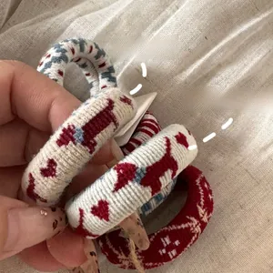 Detailed comparison of thick elastic knitted hair ties with floral and puppy patterns