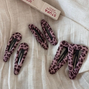 Set di 6 mollette per capelli con stampa leopardata rosa a forma di goccia e triangolo