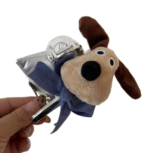 Molla per capelli con cane di peluche e fiocco, accessorio per capelli color argento
