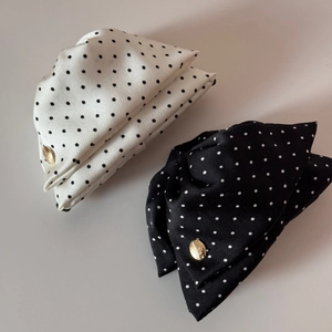 Barrettes à cheveux satinées à pois avec étiquette dorée en noir et blanc chic