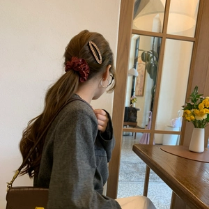 Set elastico per capelli a pois e fermaglio con paillettes per uno stile elegante