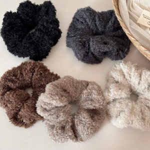 Chouchous en peluche douce en cinq couleurs d'automne dont le marron et le beige